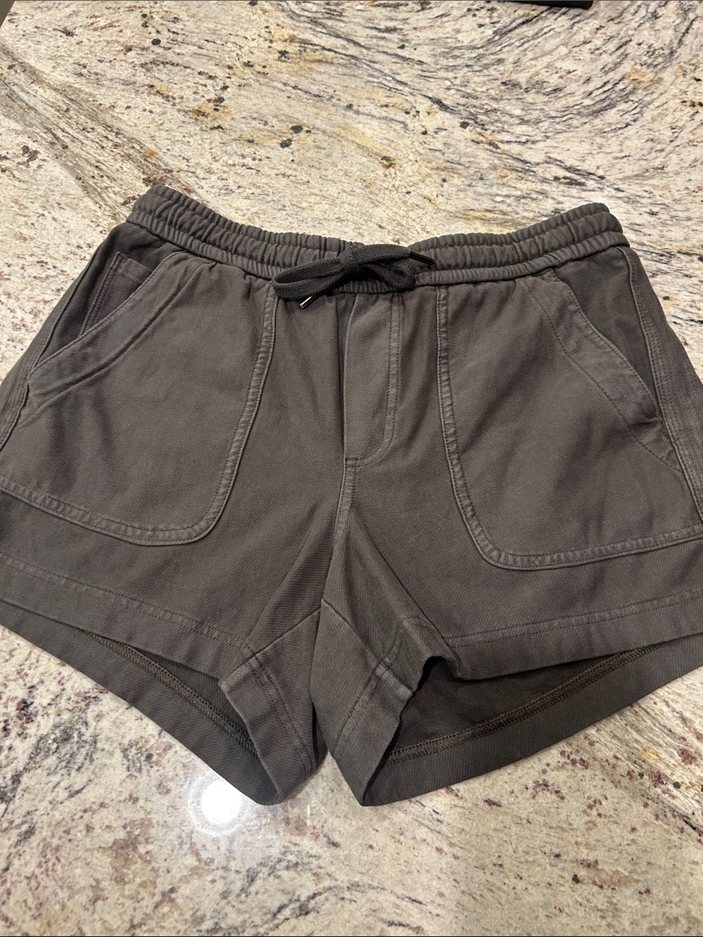 Athleta Charcoal farallon size 6 knit casual Shorts